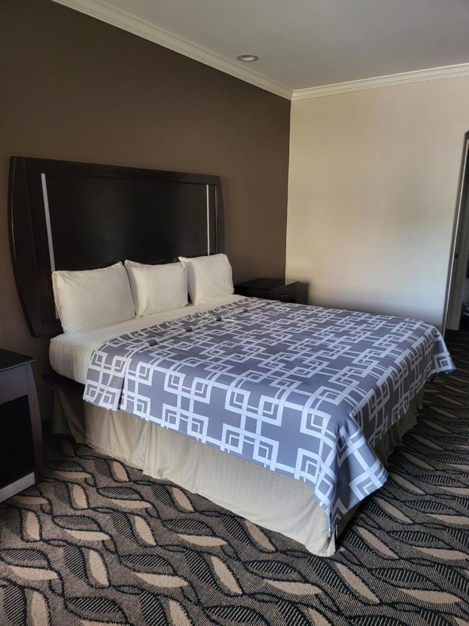 Palace Inn Sam Houston Race Park West Road Экстерьер фото
