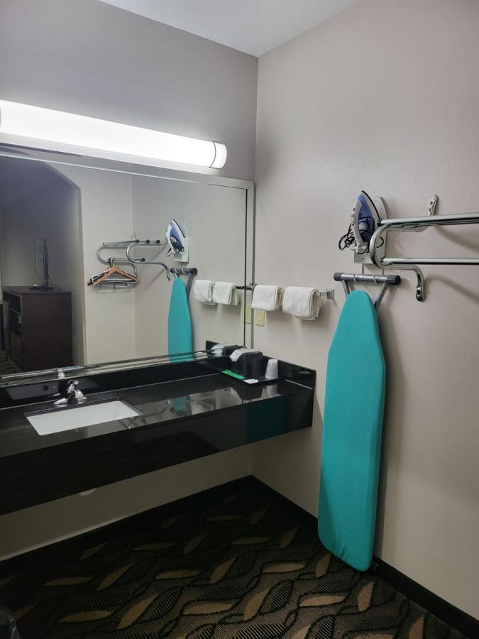Palace Inn Sam Houston Race Park West Road Экстерьер фото