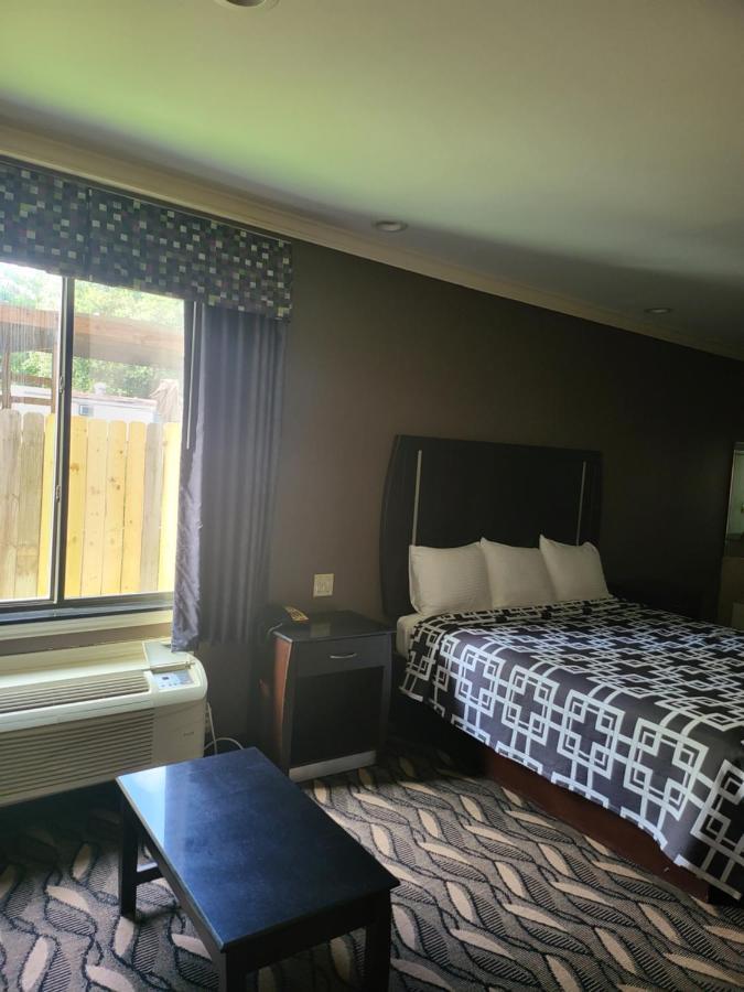 Palace Inn Sam Houston Race Park West Road Экстерьер фото