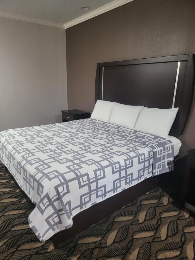 Palace Inn Sam Houston Race Park West Road Экстерьер фото