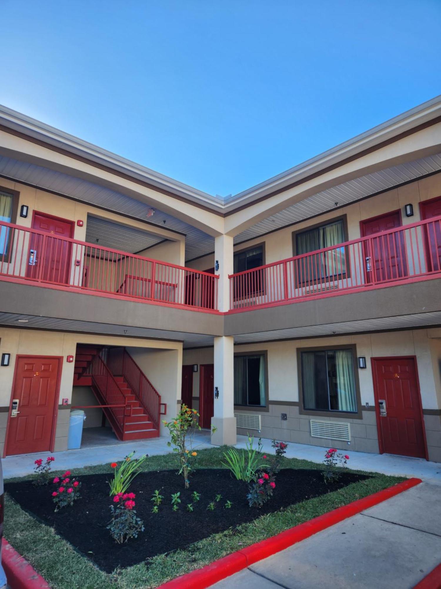 Palace Inn Sam Houston Race Park West Road Экстерьер фото